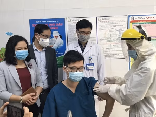 Tiêm chủng vắc xin COVID-19 tại Bệnh viện Sản - Nhi Quảng Ninh ngày 24/3