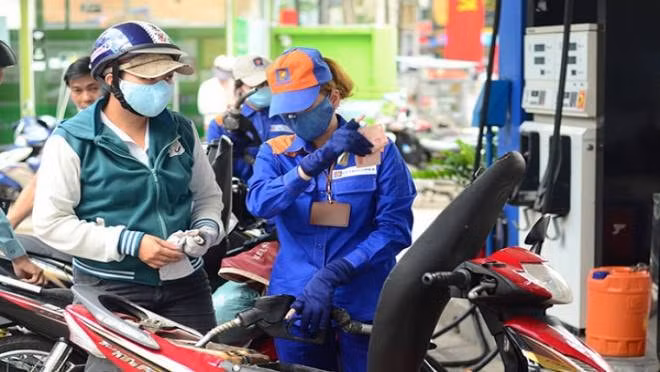 Ngày mai 27/3, giá xăng dầu nhiều khả năng vẫn giữ nguyên. Ảnh TL