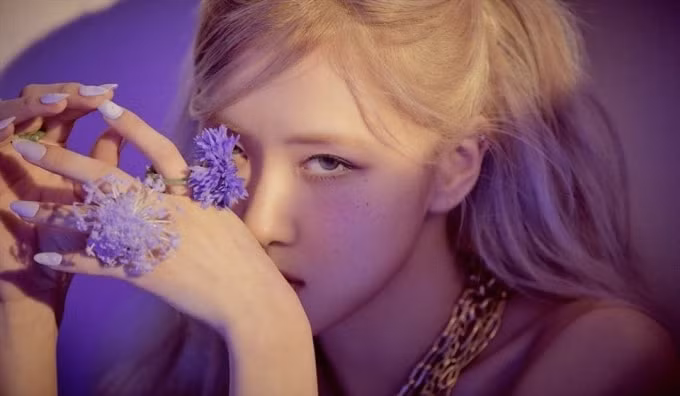Rosé trở thành nghệ sĩ Hàn solo đầu tiên góp mặt tại trong chương trình trò chuyện nổi tiếng của Mỹ là The Kelly Clarkson Show trong ngày 29/3 sắp tới.