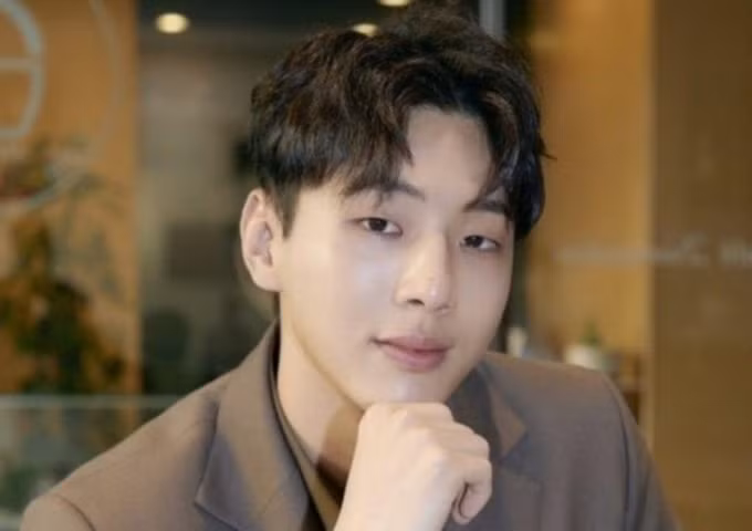 Ji Soo hiện đang bị tẩy chay mạnh mẽ vì quá khứ quá nhiều tội lỗi của mình.