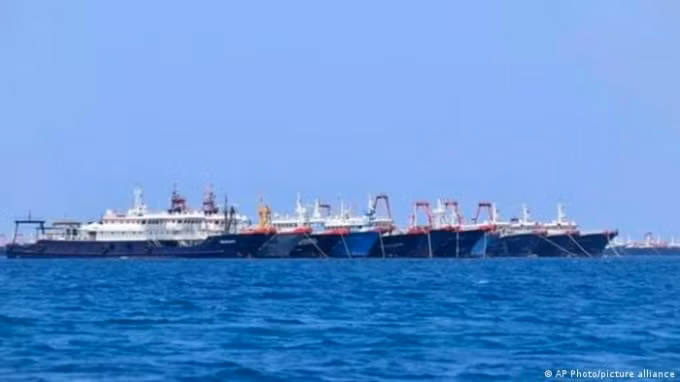Lực lượng Đặc nhiệm Quốc gia về Biển Tây Philippines đã công bố hình ảnh của các tàu. Ảnh : DW