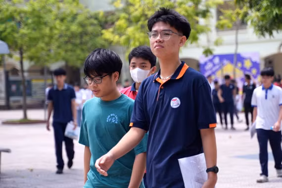 Khép lại kỳ thi lớp 10: 125.000 sĩ tử Hà Nội vỡ òa cảm xúc