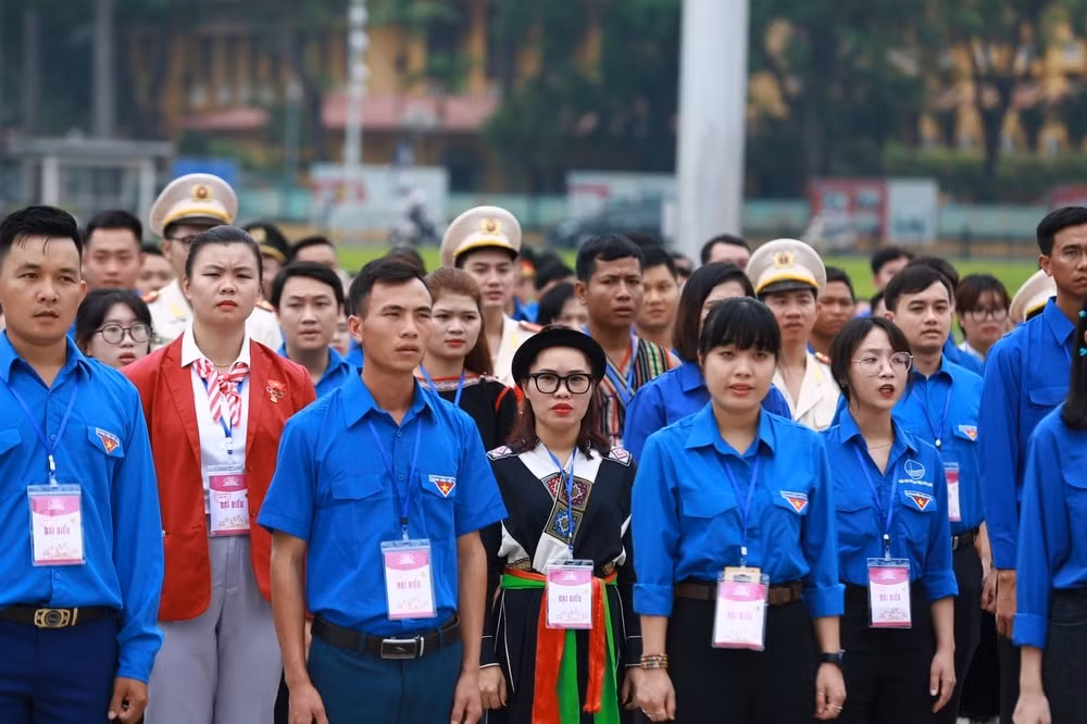 420 thanh nien tien tien bao cong dang bac hinh 1