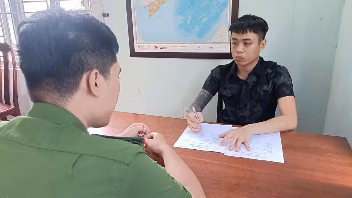thay vo cu ngoi nhau cung ban nam thanh nien dung sung ban nguoi gay thuong tich hinh 1