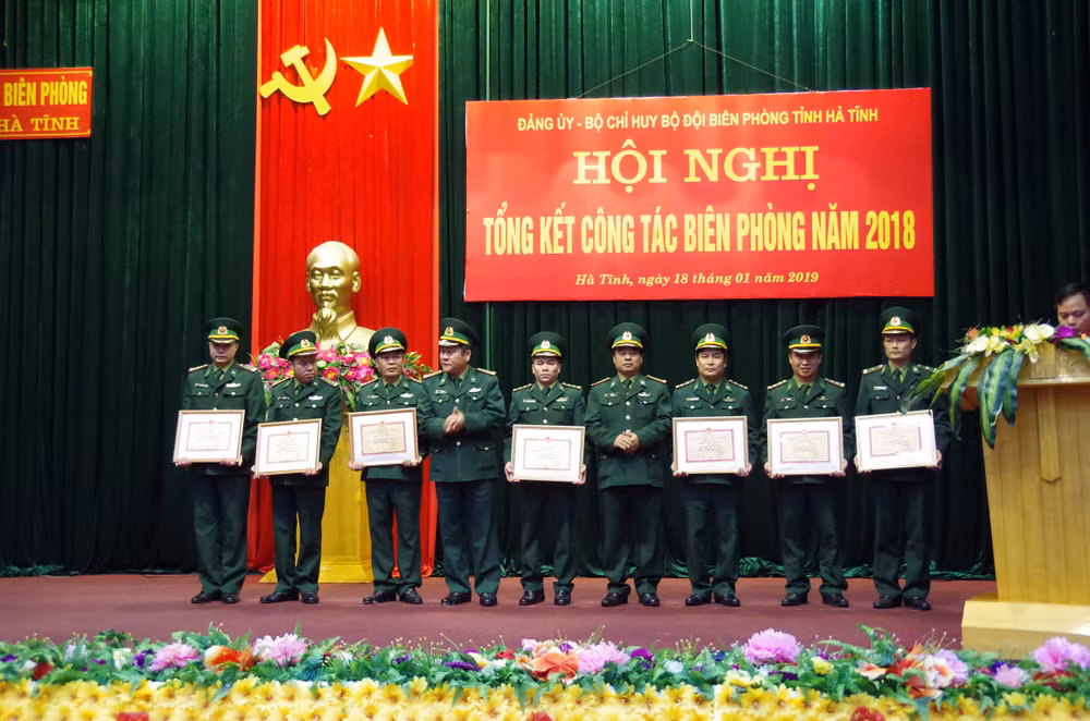Tặng thưởng 264 cá nhân đạt thành tích xuất sắc