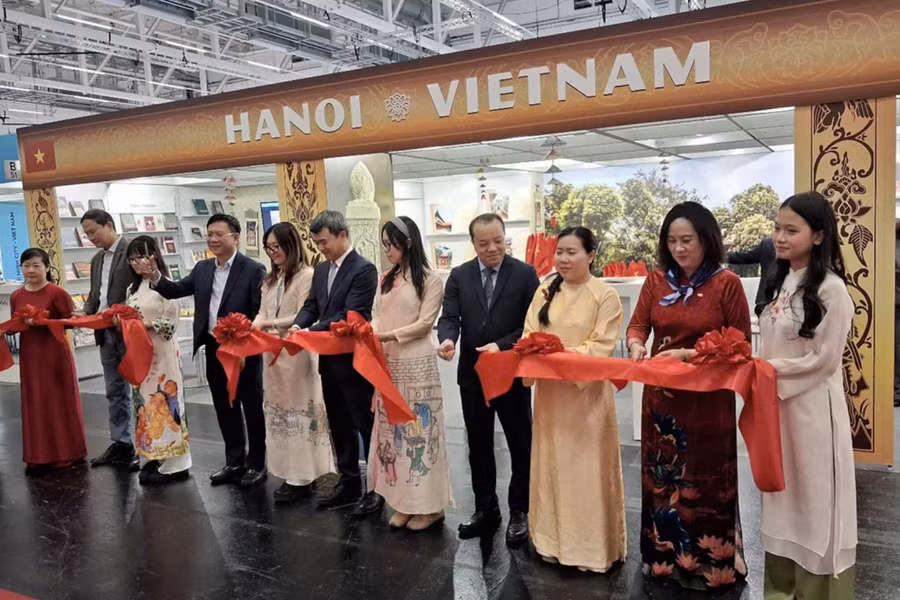 Đưa văn hóa Việt đến gần độc giả quốc tế qua những trang sách
