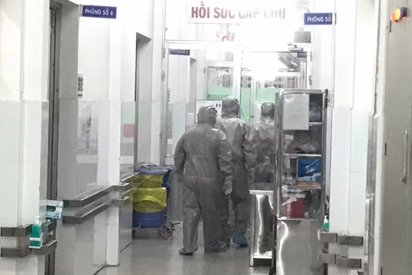 2 cha con người Trung Quốc hiện vẫn được cách ly, theo dõi và điều trị tại Bệnh viện Chợ Rẫy. Ảnh TL.