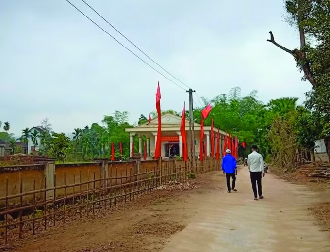 Những con đường được dọn dẹp sạch sẽ thay cho bùn đất.