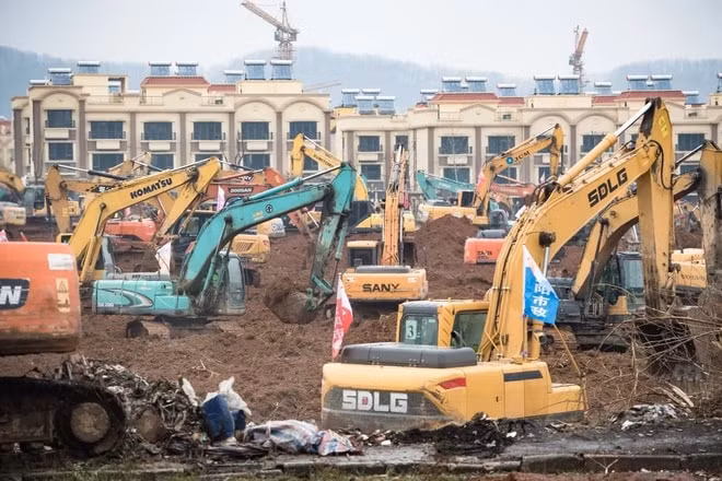 Trung tâm cách ly đang được xây dựng ở quận Thái Điện ở phía tây Vũ Hán. Ảnh: Tân Hoa xã.