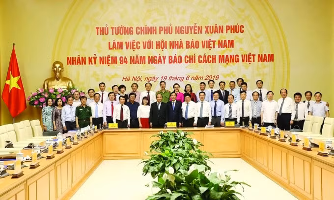 Cuộc làm việc giữa Ban Thường vụ HNBVN với Thủ tướng Chính Phủ Nguyễn Xuân Phúc nhân dịp kỷ niệm 94 năm Ngày Báo chí Cách mạng Việt Nam (21/6/2019) là cơ hội để những người làm báo cả nước chia sẻ những tâm tư, trăn trở với người đứng đầu Chính phủ. Ảnh: Sơn Hải