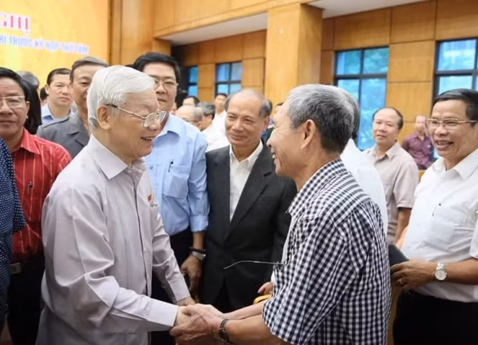Tổng Bí thư, Chủ tịch nước Nguyễn Phú Trọng tiếp xúc cử tri. Ảnh: Tiền Phong