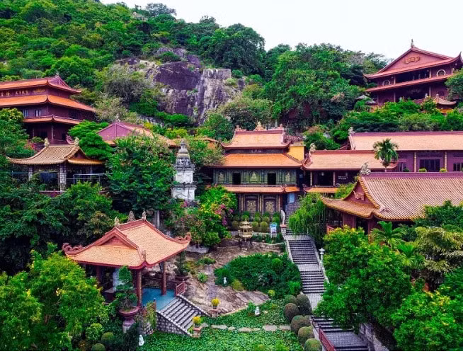 nhung ngoi chua linh thieng hut khach du xuan nhat dau nam 2025 hinh 5