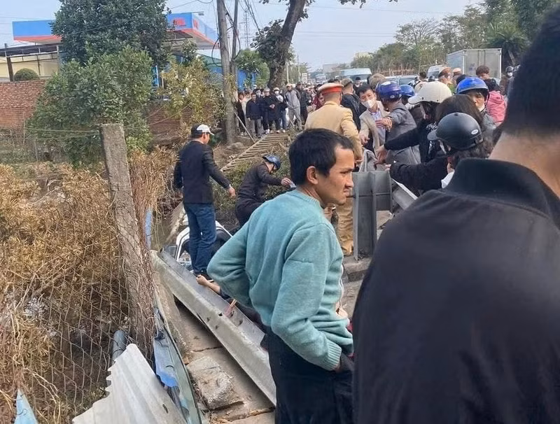 tai nan giao thong dac biet nghiem trong tai nam dinh 7 nguoi trong mot gia dinh tu vong tai cho hinh 1