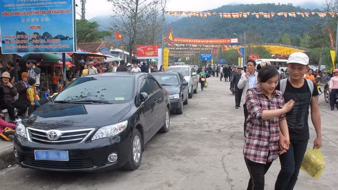 mung 2 tet at ty thi truong soi dong tro lai trong giu xe tu nhan dich vu an uong tang gia hinh 1