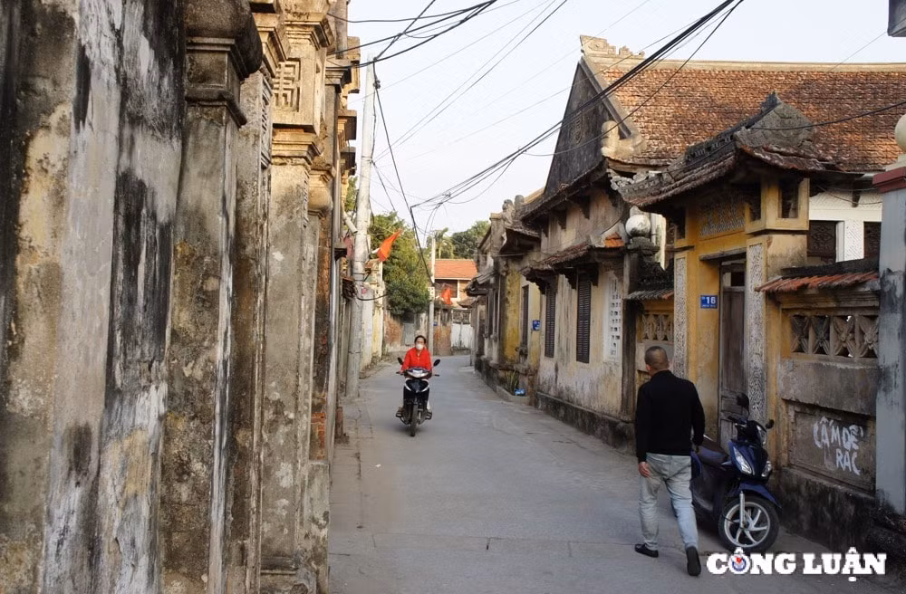 nguoi lang cuu tap lam du lich hinh 14