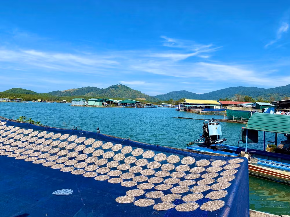 nguoi dan kon tum mo nha hang lam tour du lich tren dong se san hinh 3