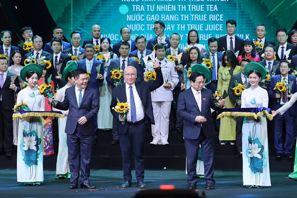 tap doan th vuon minh khong chi trong linh vuc kinh te ma phai vuon minh ca ve tam voc hinh 1