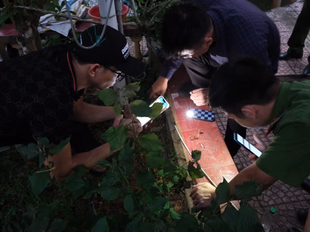 dung sung de noi chuyen voi nhau hai giam doc o huong khe bi khoi to hinh 3