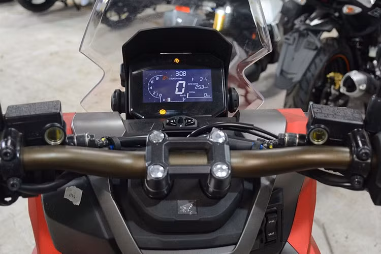 chiem nguong xe tay ga honda adv 160 gia hon 90 trieu dong tai viet nam hinh 4