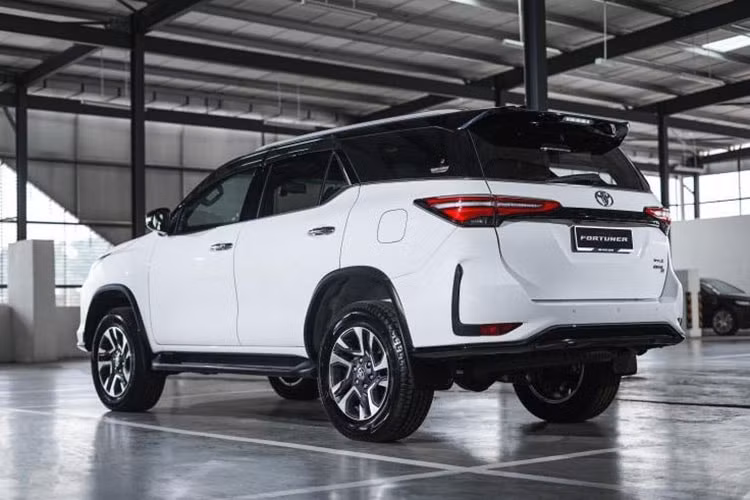 toyota fortuner 2023 nang cap ra mat tai thi truong malaysia co gi hot hinh 3