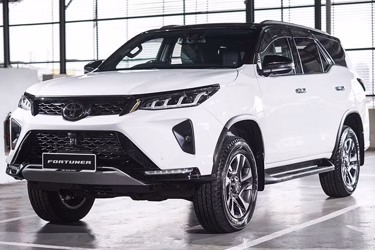 toyota fortuner 2023 nang cap ra mat tai thi truong malaysia co gi hot hinh 1