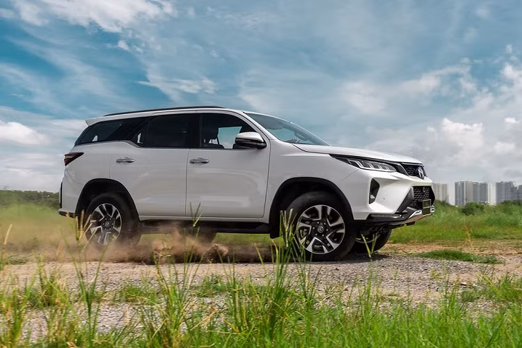 toyota fortuner 2023 nang cap ra mat tai thi truong malaysia co gi hot hinh 8