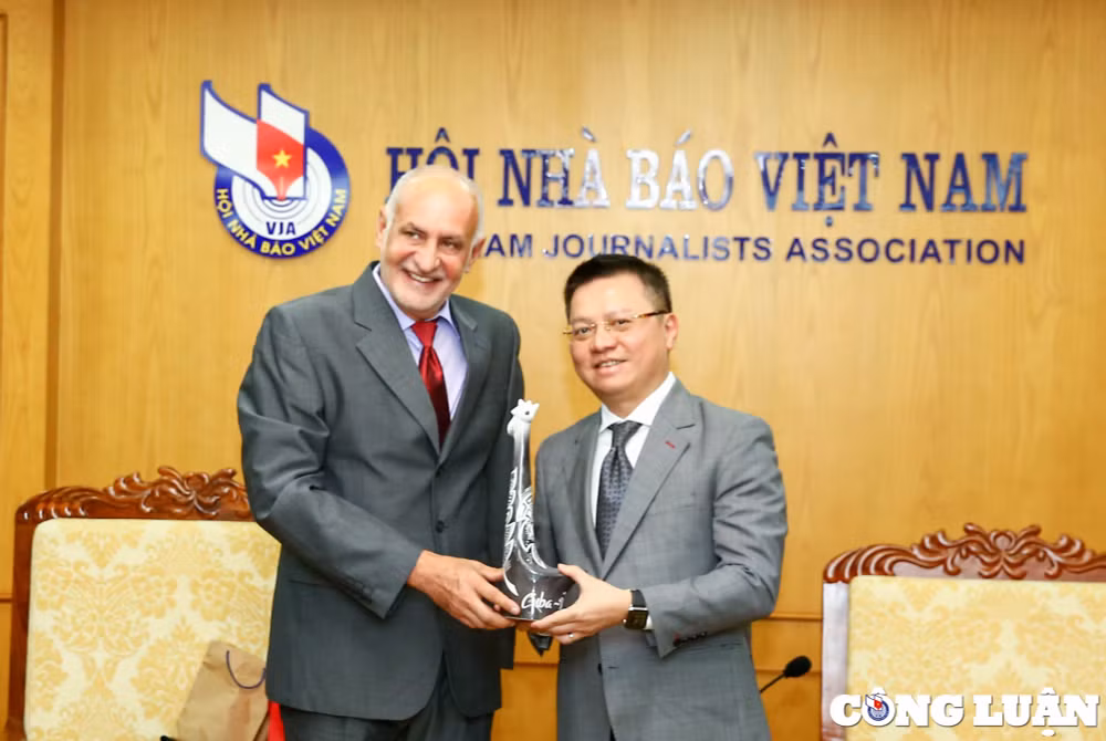 that chat hon nua quan he gan bo hoi nha bao viet nam va hoi nha bao cuba hinh 2