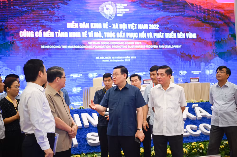 chu tich quoc hoi vuong dinh hue kiem tra cong tac chuan bi dien dan kinh te viet nam 2022 hinh 2