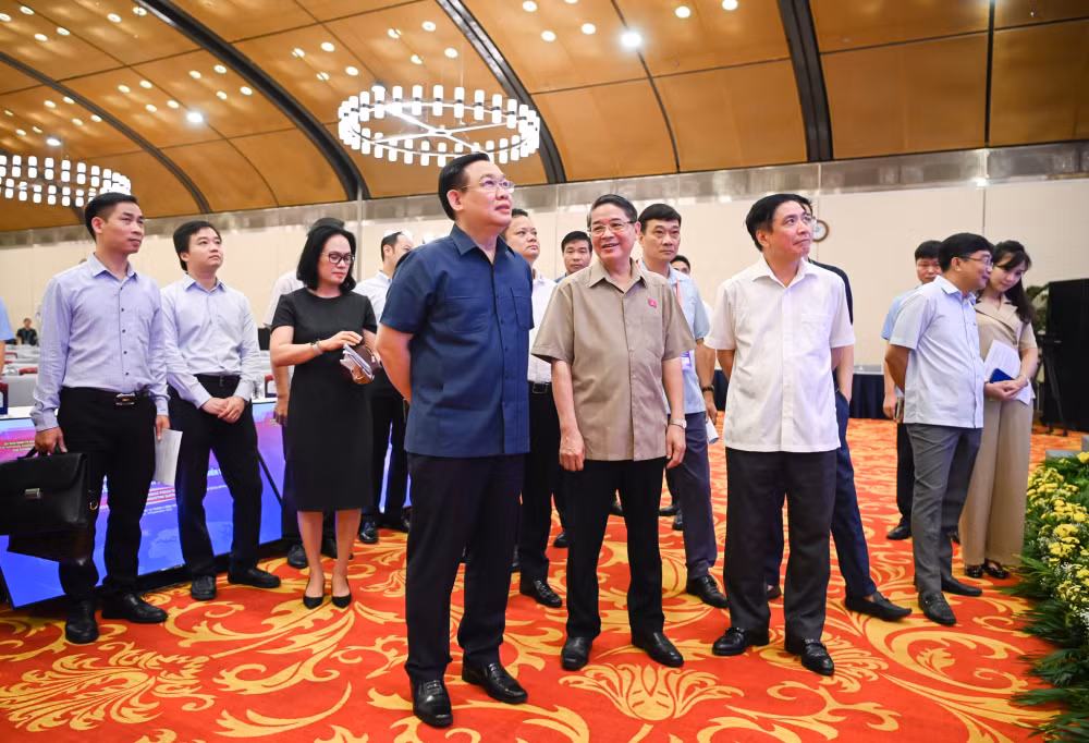 chu tich quoc hoi vuong dinh hue kiem tra cong tac chuan bi dien dan kinh te viet nam 2022 hinh 1