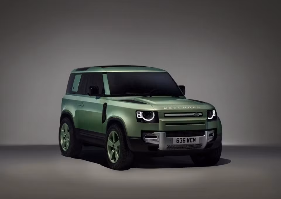ngam mau xe land rover defender ban dac biet duoc son mau xanh grasmere green hinh 1