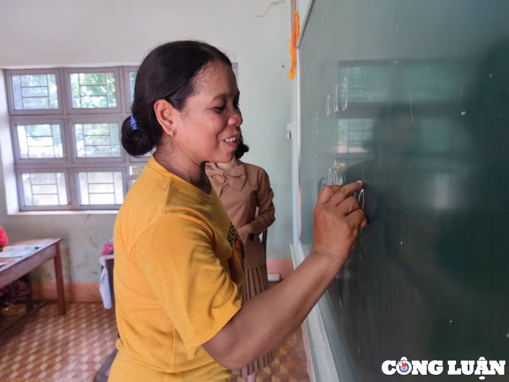 gia lai co giao mam non mo lop xoa mu chu mien phi cho dan lang hinh 2
