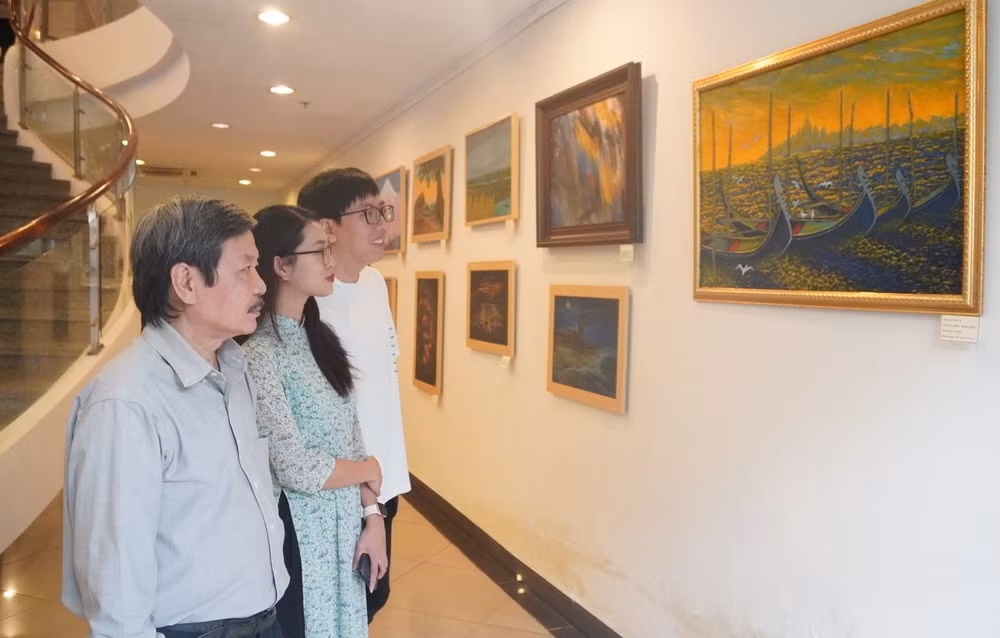 gioi thieu 70 sang tac moi cua cac cuu nha bao thong tan xa viet nam hinh 2
