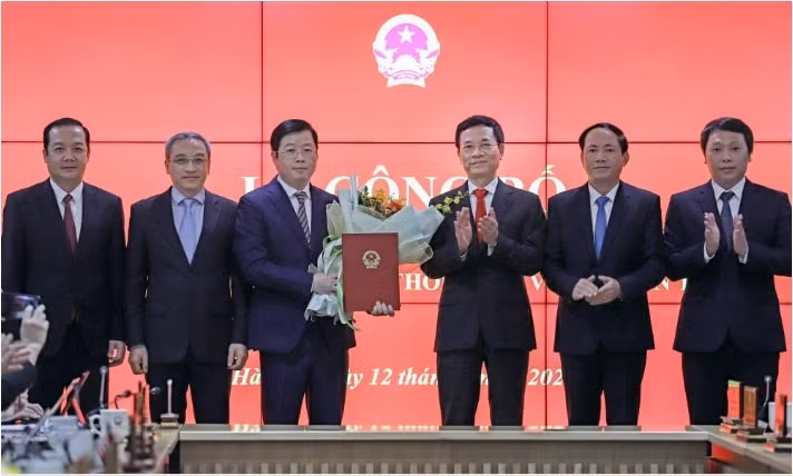trao quyet dinh bo nhiem ong nguyen thanh lam lam thu truong bo thong tin va truyen thong hinh 1
