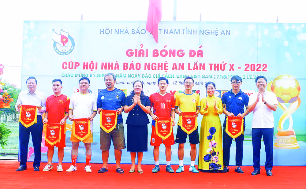 lan toa tinh nhan van trong phong trao the thao cua hoi vien nha bao hinh 1