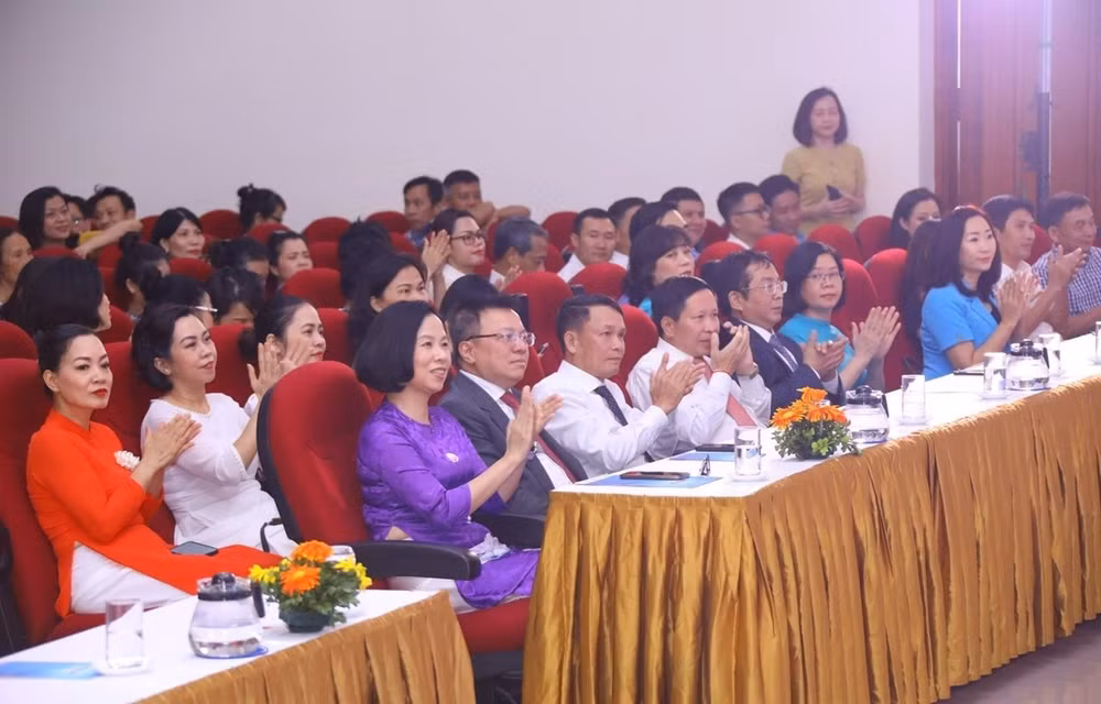 thong tan xa viet nam vung vi the la co quan thong tin chien luoc tin cay cua dang nha nuoc nhan dan hinh 1
