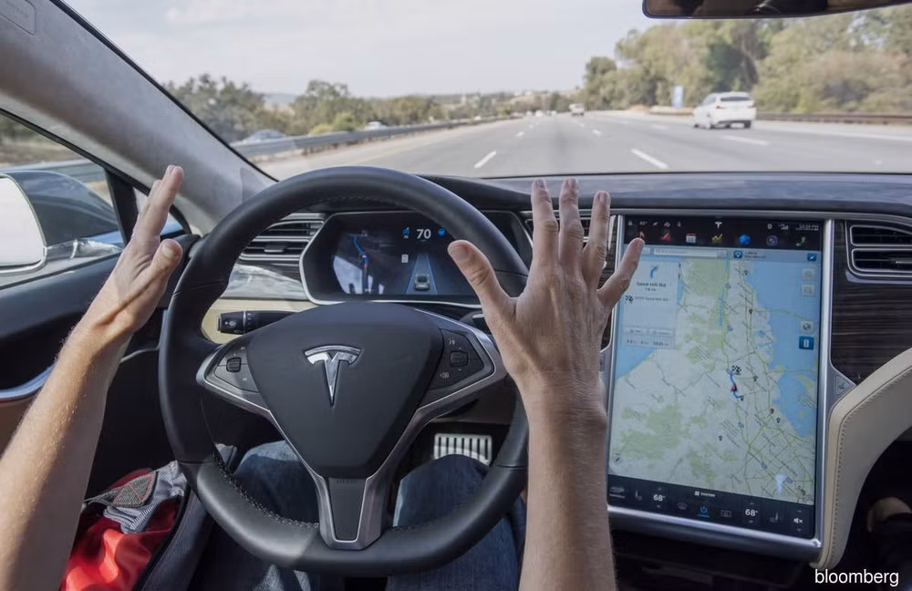 tesla bi kien vi lua doi nguoi tieu dung ve xe tu lai hinh 2