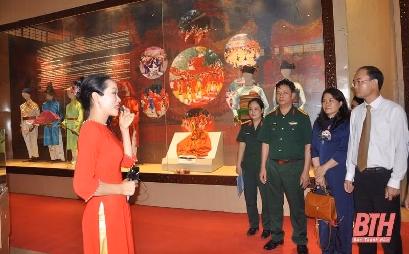 trung bay gan 300 tu lieu hien vat dong kinh lam kinh thoi le hinh 3