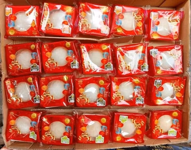 banh trung thu duoc o at xa hang cuoi vu voi muc gia re bat ngo hinh 1