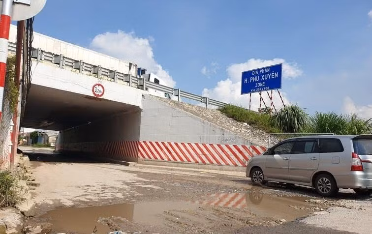 duong gom cao toc phap van cau gie xuong cap vi xe qua tai hinh 1