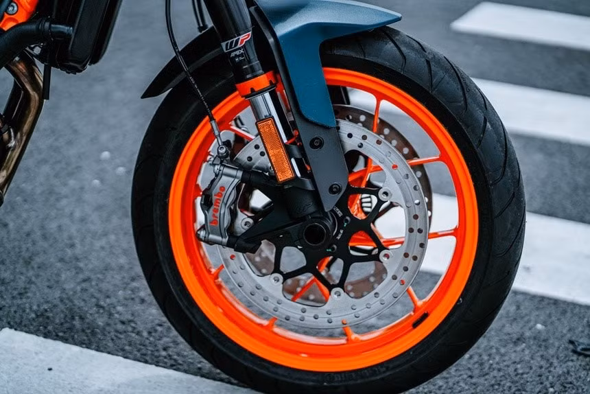 ktm 890 duke r 2022 dau tien ve viet nam hinh 2