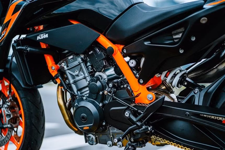ktm 890 duke r 2022 dau tien ve viet nam hinh 4