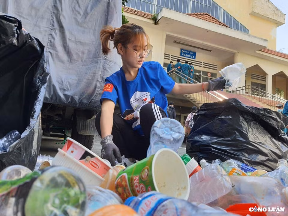 chang trai khoi nghiep voi nghe thu gom ve chai thu nhap ca tram trieu dong hinh 12