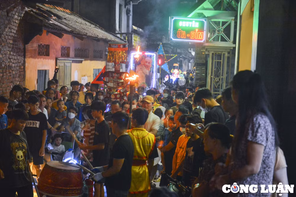 ha noi doc dao man mua lan thoi lua trong dem trung thu hinh 1