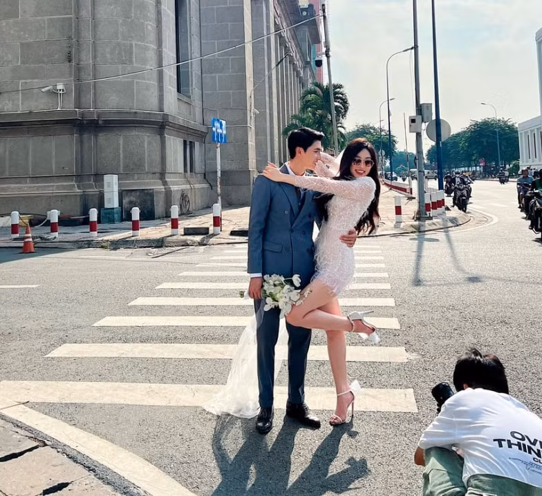 a hau phuong nga sap cuoi nam dien vien binh an hinh 1