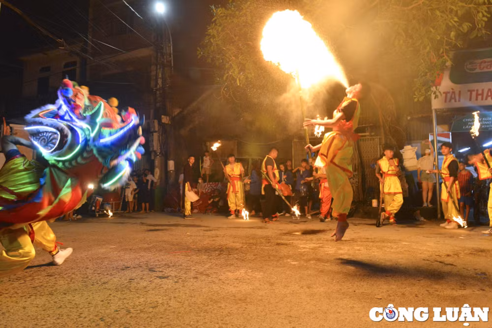 ha noi doc dao man mua lan thoi lua trong dem trung thu hinh 10
