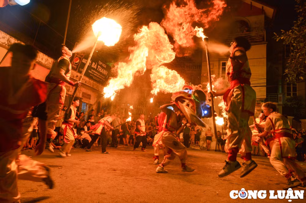 ha noi doc dao man mua lan thoi lua trong dem trung thu hinh 8