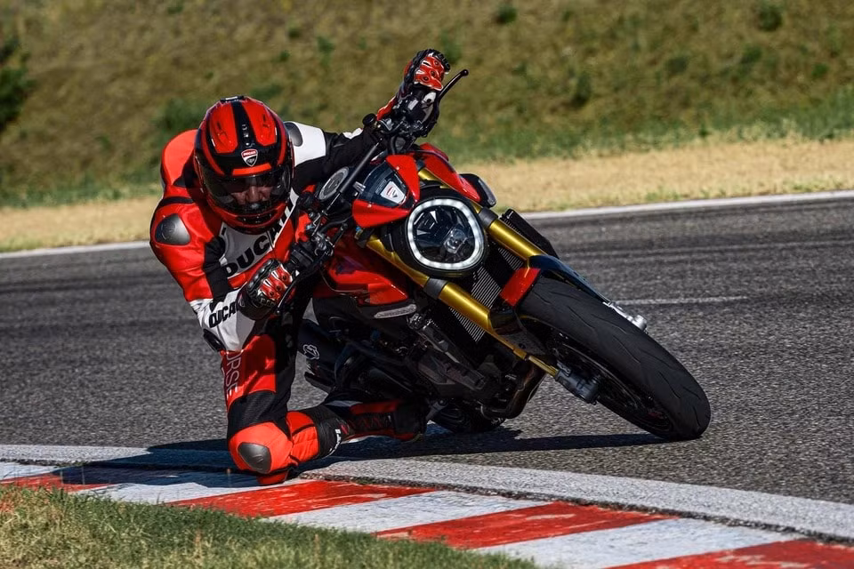 ducati monster sp ra mat tai chau au so huu suc manh 111 ma luc hinh 11