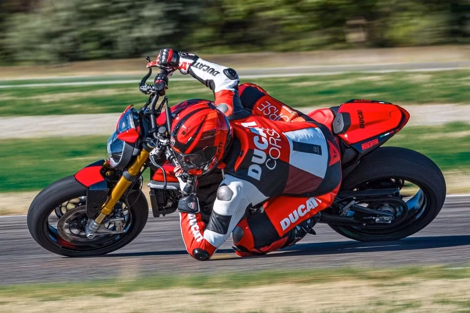 ducati monster sp ra mat tai chau au so huu suc manh 111 ma luc hinh 10
