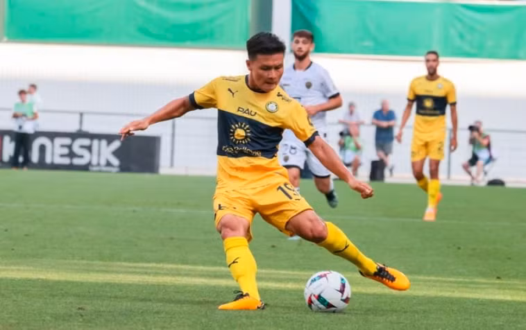 quang hai ra san trong tran pau fc thang 1 0 truoc valenciennes hinh 2
