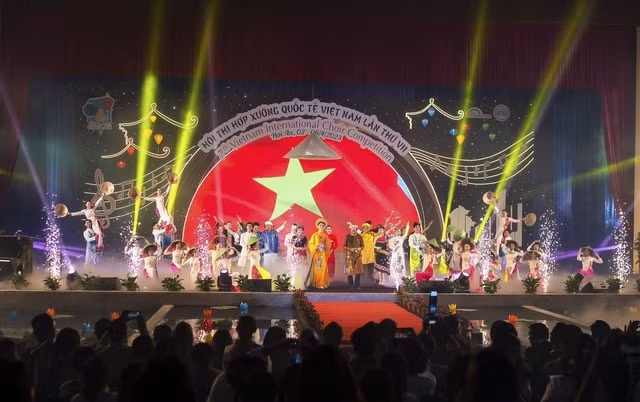 gan 600 nghe si quoc te se trinh dien hop xuong tren duong pho hoi an hinh 2